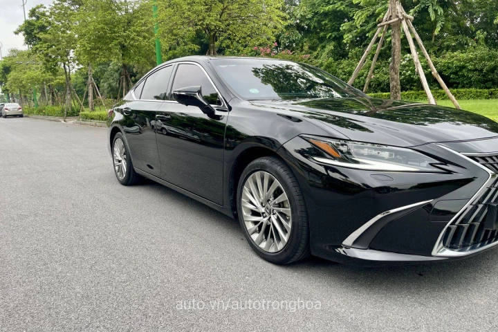 Lexus ES 2022