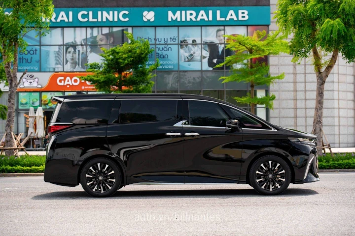 Toyota Alphard 2023