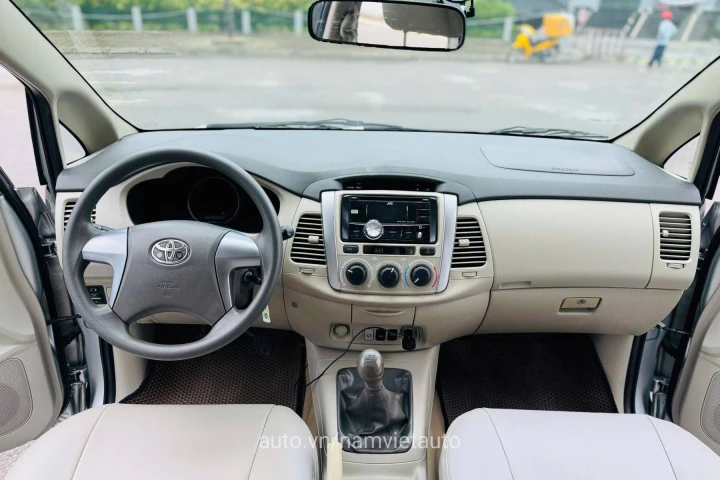 Toyota Innova 2016