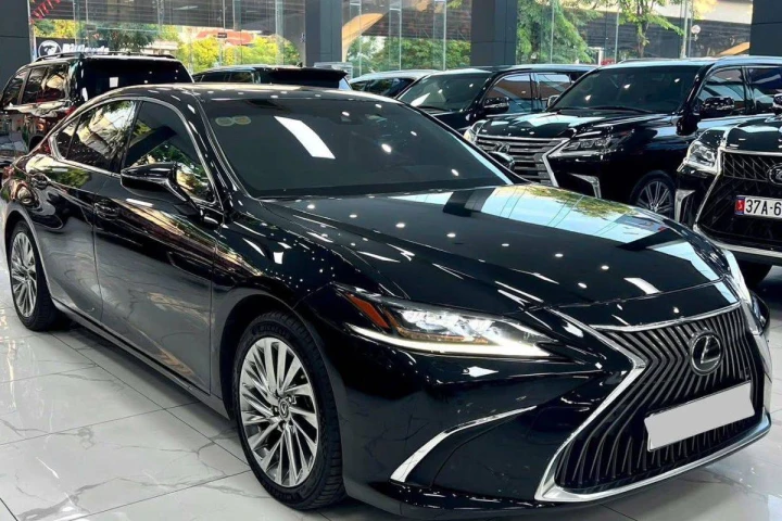 Lexus ES 2020
