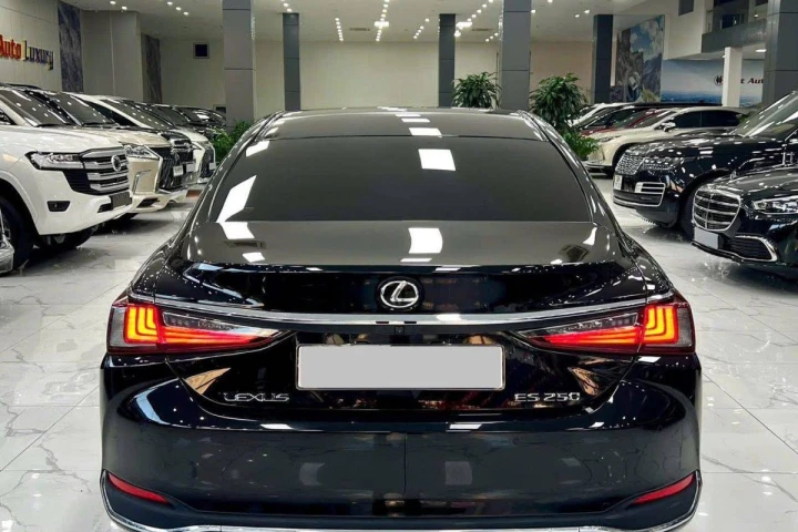 Lexus ES 2020