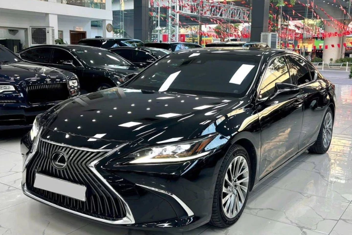 Lexus ES 2020