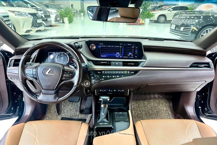 Lexus ES 2020