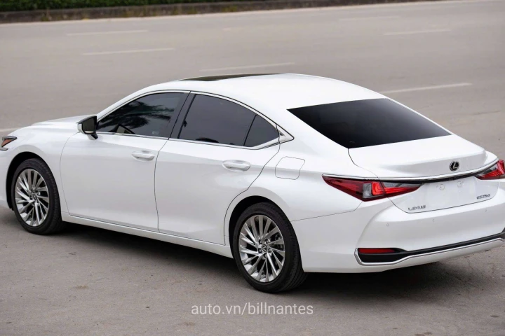 Lexus ES 2022
