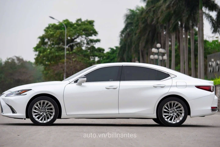 Lexus ES 2022