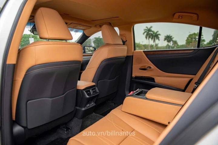 Lexus ES 2022
