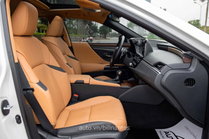 Lexus ES 2022