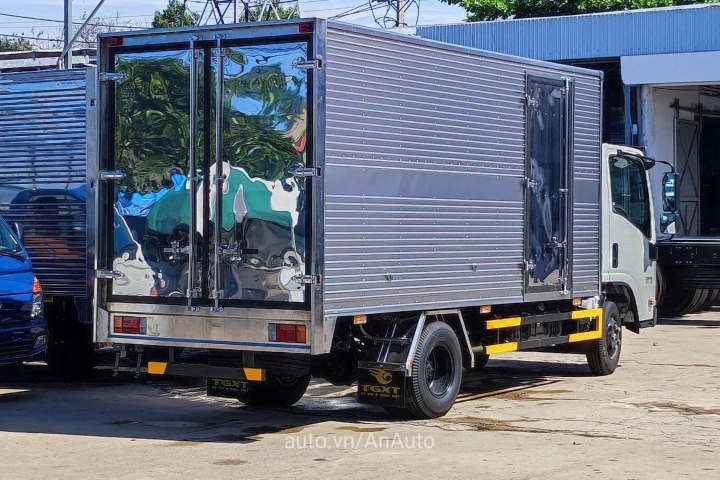 Isuzu Xe tải thùng 2025