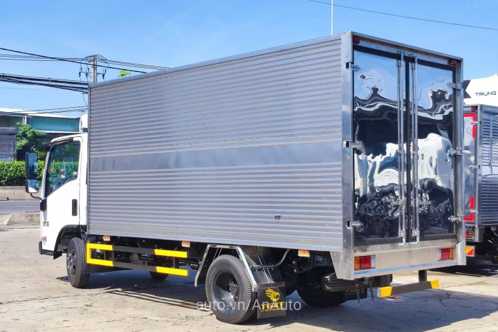 Isuzu Xe tải thùng 2025