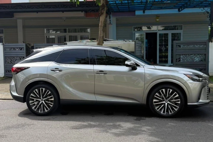 Lexus RX 2025