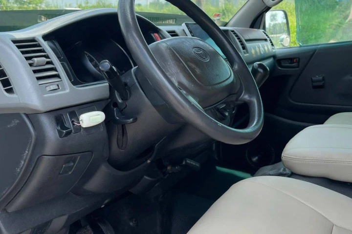 Toyota Hiace 2010
