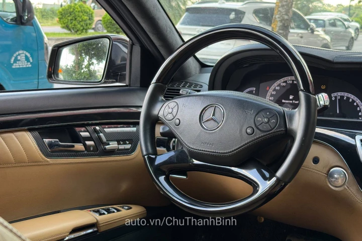Mercedes-Benz S-Class 2010