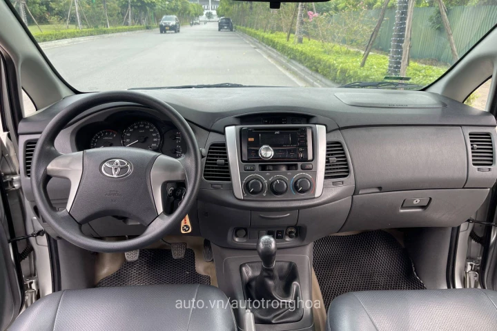 Toyota Innova 2013