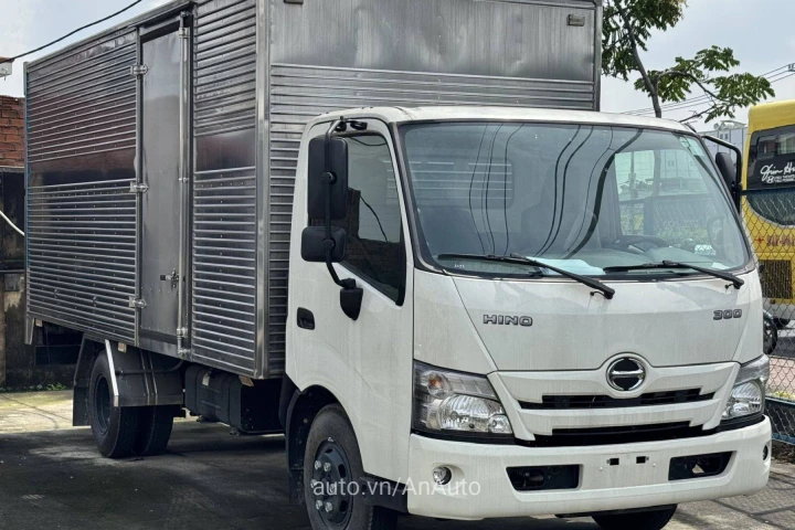 Hino Xe tải thùng 2024