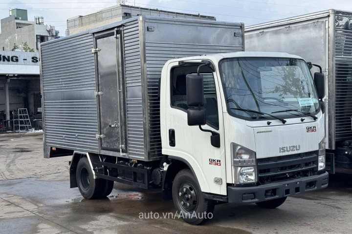 Isuzu Xe tải thùng 2025