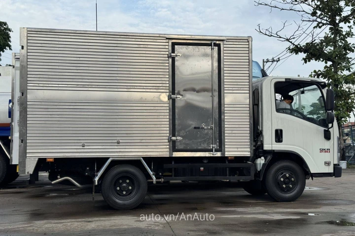 Isuzu Xe tải thùng 2025
