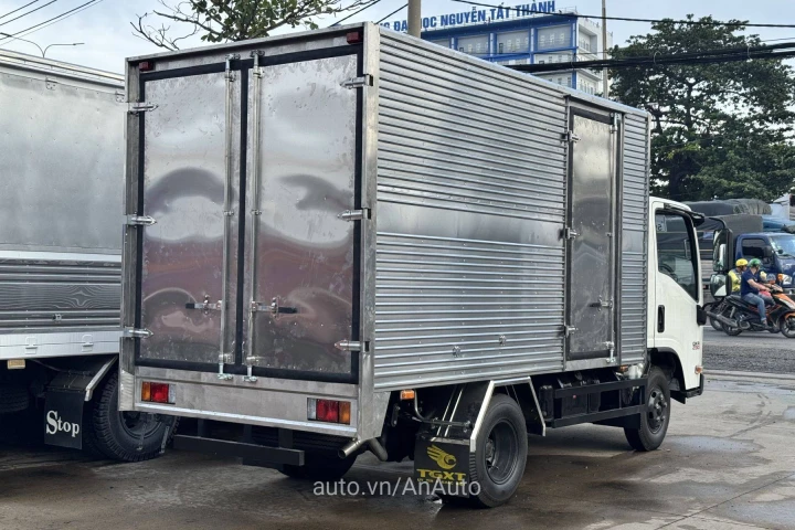 Isuzu Xe tải thùng 2025