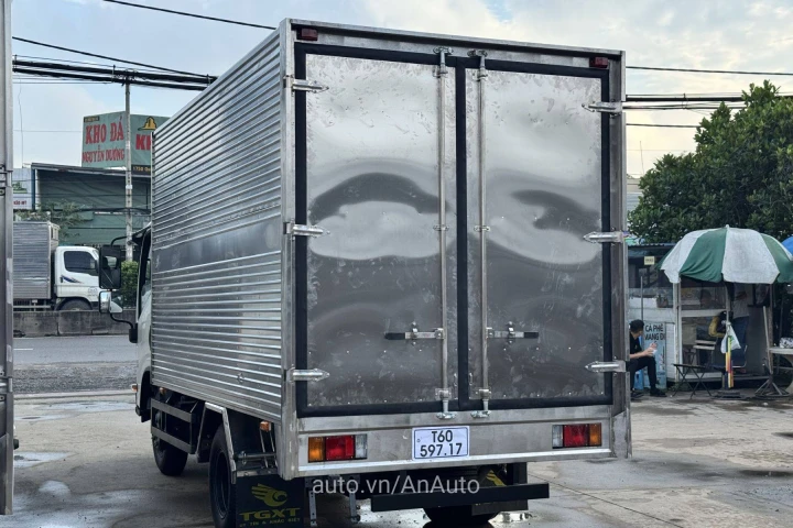 Isuzu Xe tải thùng 2025