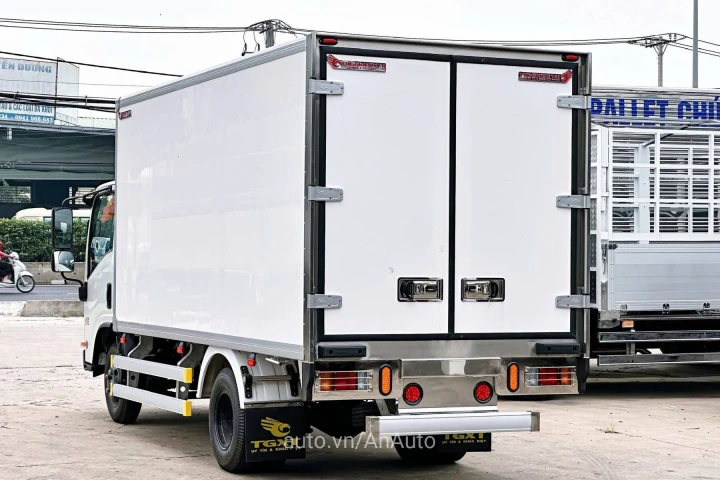 Isuzu Xe tải thùng 2025