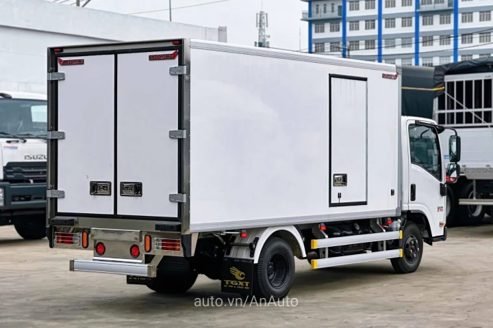 Isuzu Xe tải thùng 2025