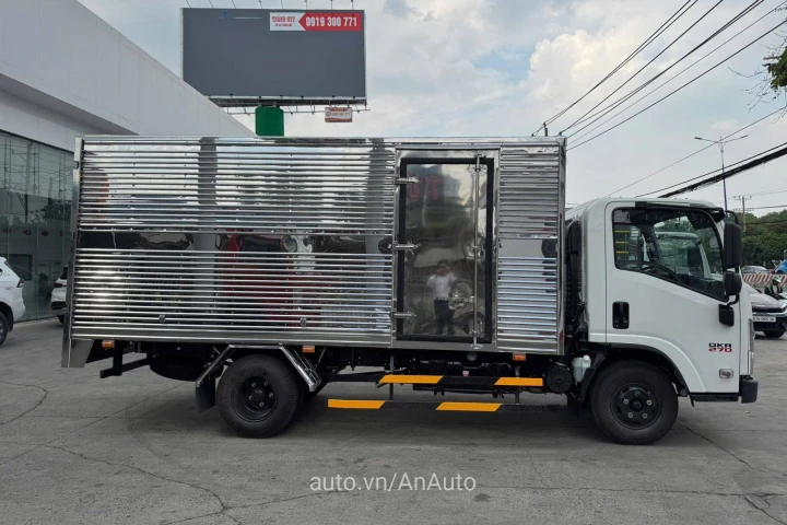 Isuzu Xe tải thùng 2025