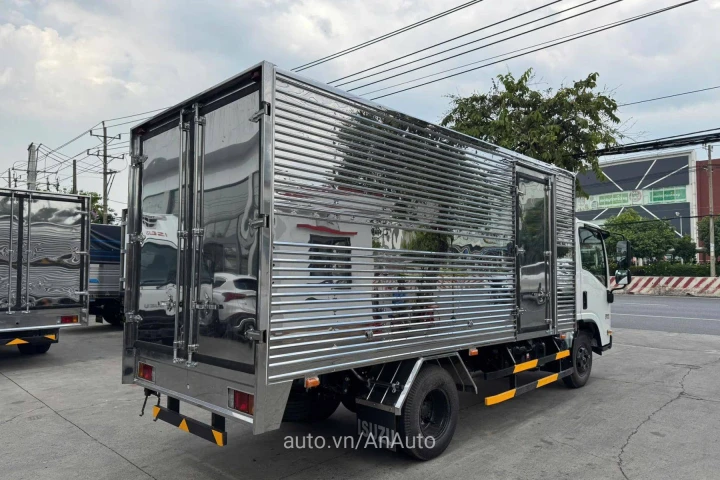 Isuzu Xe tải thùng 2025