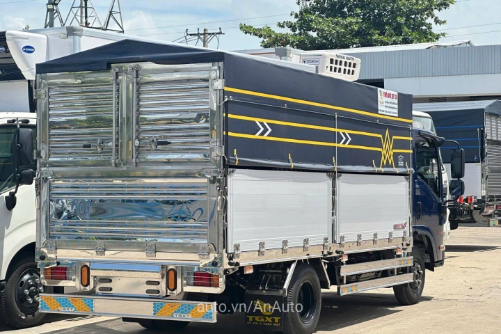 Isuzu Xe tải thùng 2025