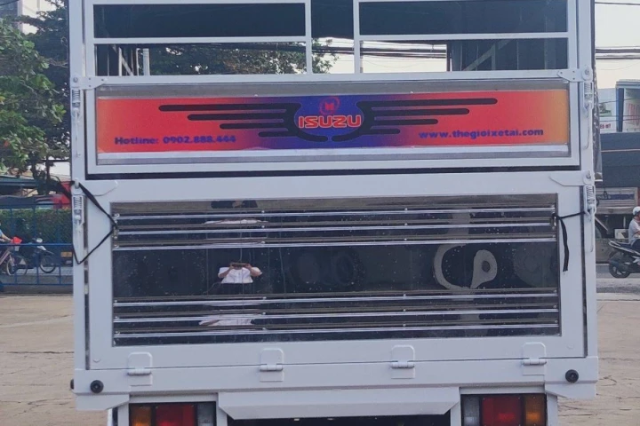 Isuzu Xe tải thùng 2025