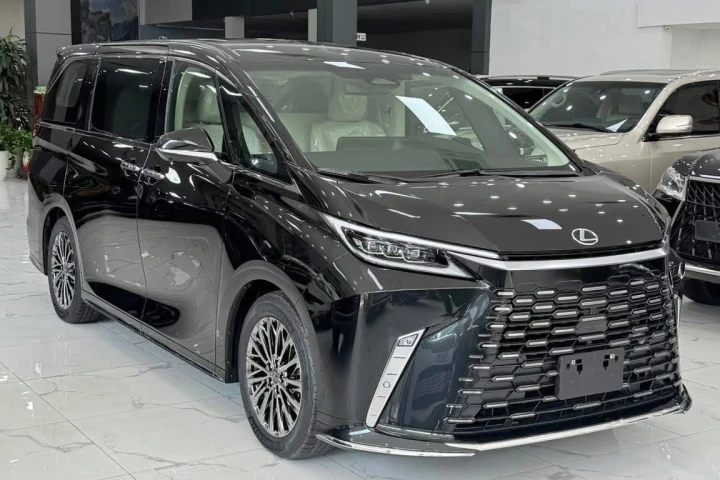 Lexus LM 2025
