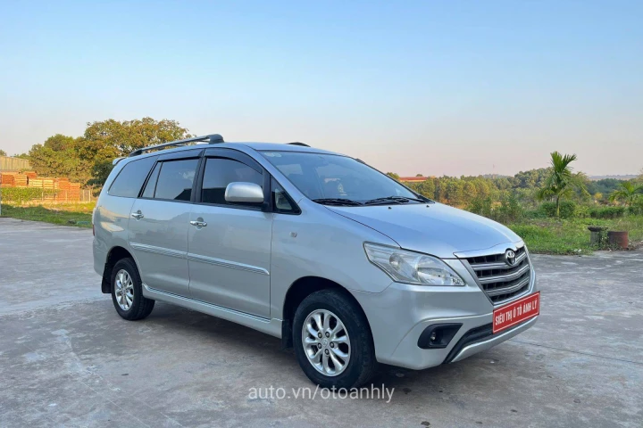 Toyota Innova 2.0E 2014
