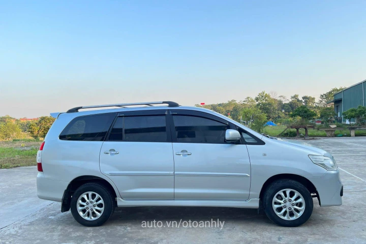 Toyota Innova 2.0E 2014