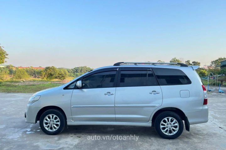 Toyota Innova 2.0E 2014