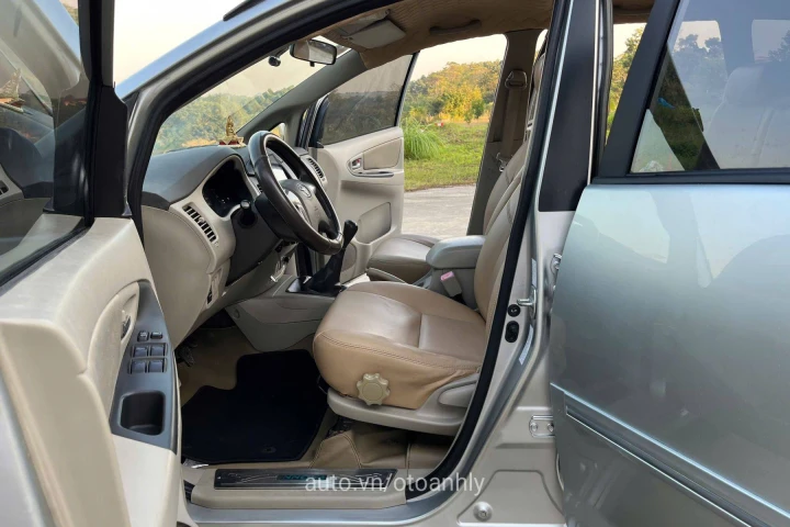 Toyota Innova 2.0E 2014