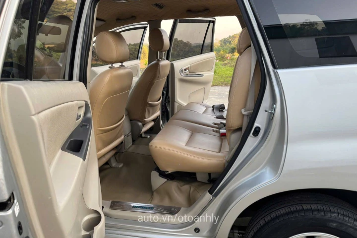 Toyota Innova 2.0E 2014