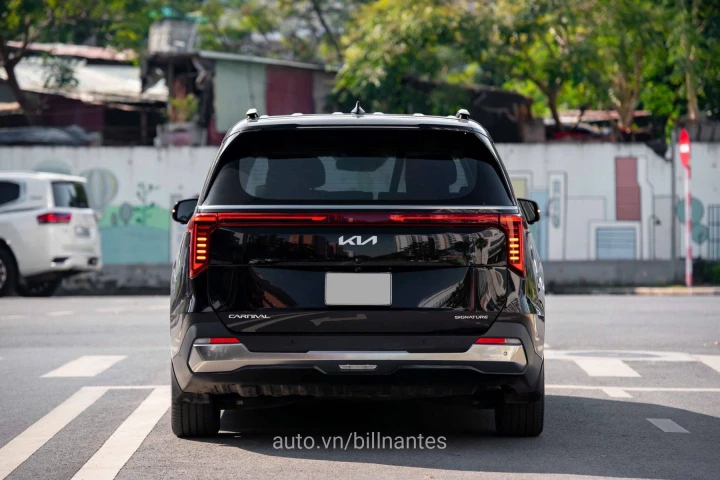 Kia Carnival Signature Dầu 2025