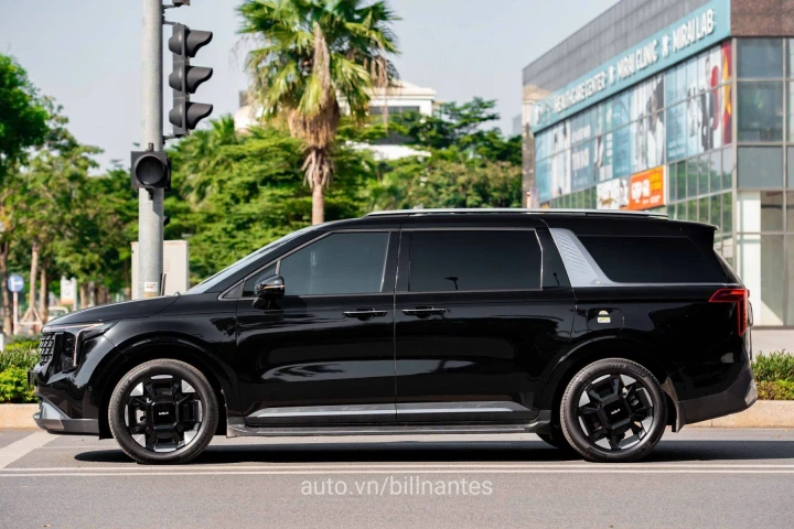 Kia Carnival Signature Dầu 2025
