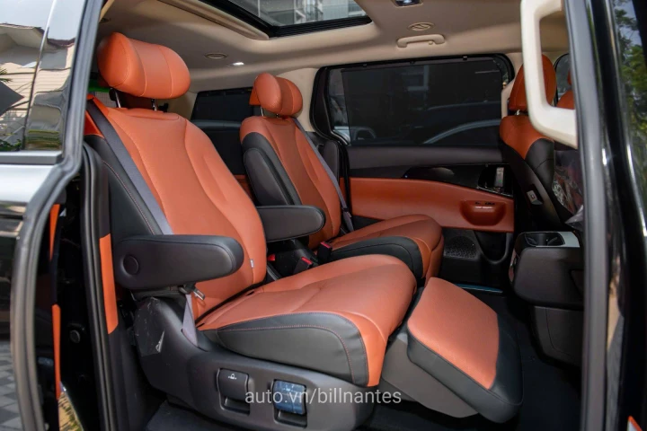 Kia Carnival Signature Dầu 2025