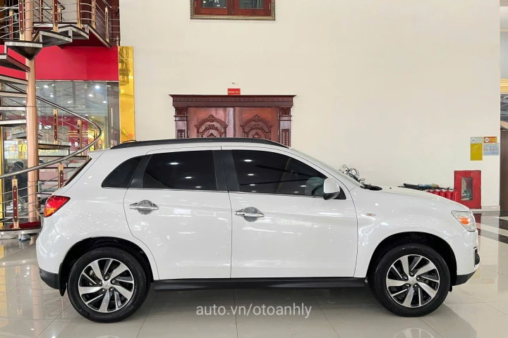 Mitsubishi Outlander 2.0 CVT Standard 2014