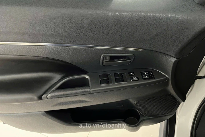 Mitsubishi Outlander 2.0 CVT Standard 2014