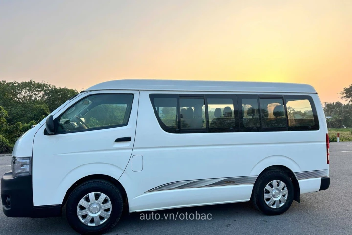 Toyota Hiace 2010