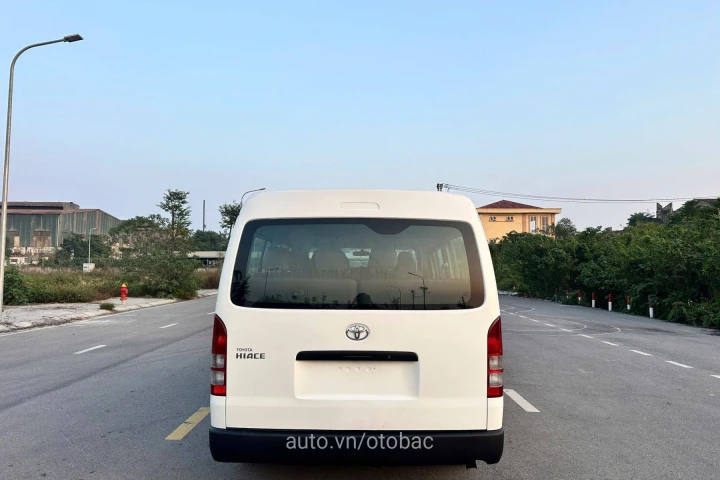 Toyota Hiace 2010