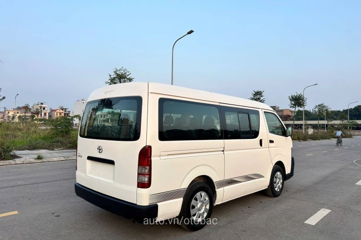 Toyota Hiace 2010