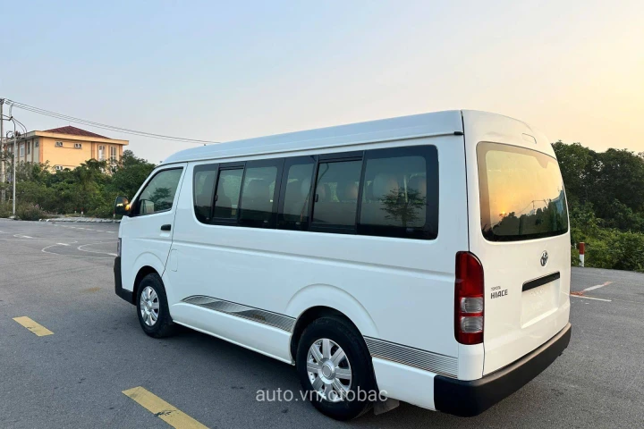 Toyota Hiace 2010