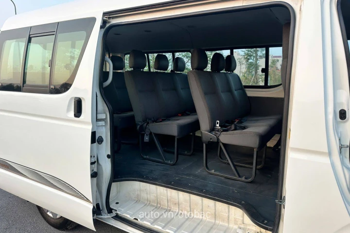 Toyota Hiace 2010