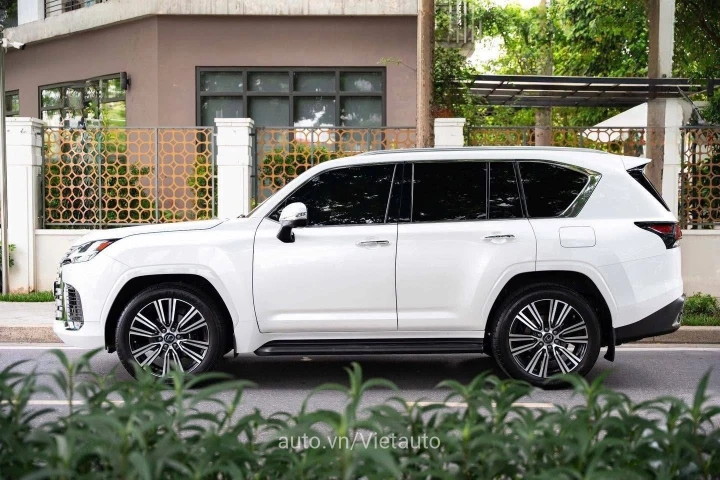 Lexus LX 2023
