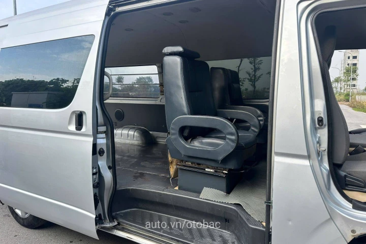 Toyota Hiace 2012