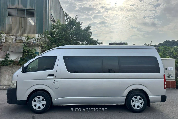 Toyota Hiace 2012