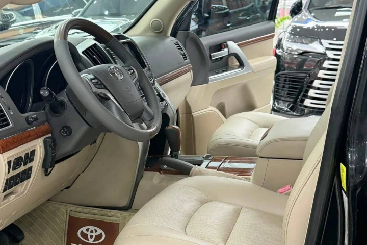 Toyota Land Cruiser 2013