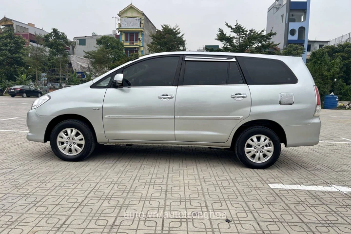 Toyota Innova 2011