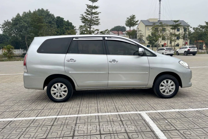 Toyota Innova 2011